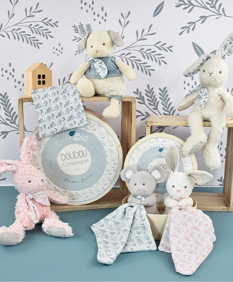 Ensemble cadeau Doudou - Lapin en peluche avec couverture rose en coton BIO