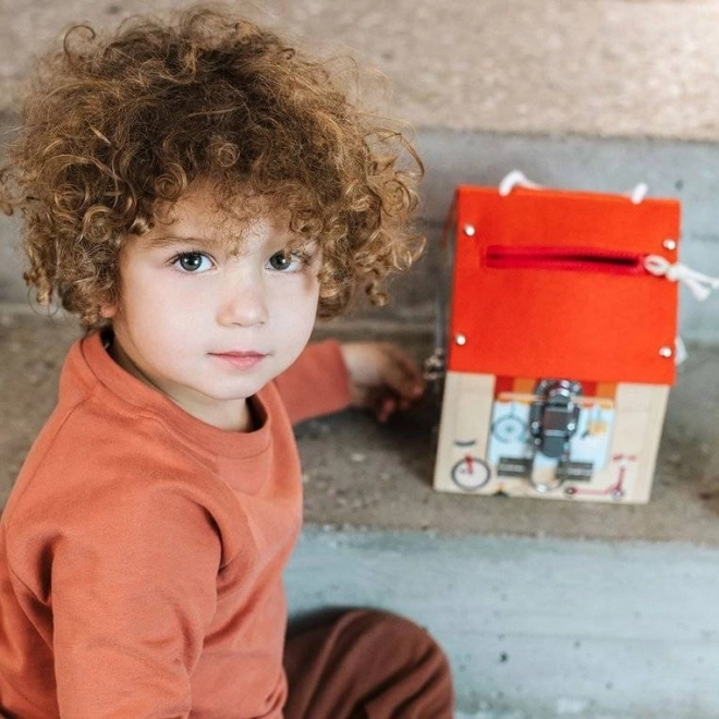 Lilliputiens – maison en bois avec verrous