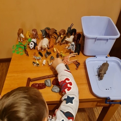 Figurines d'animaux avec valisette
