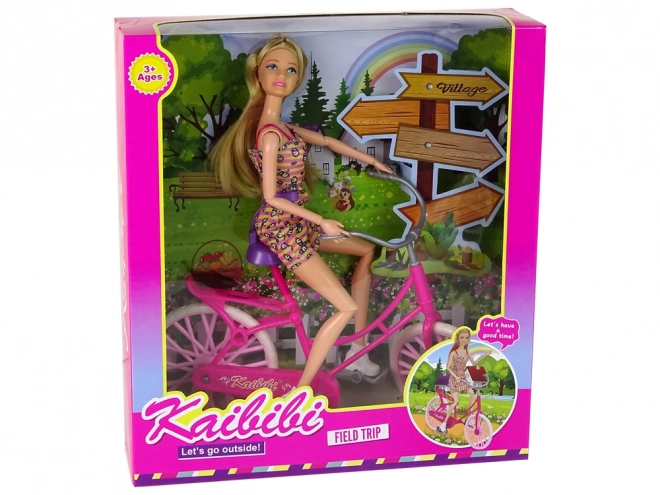 Poupée sur un vélo rose