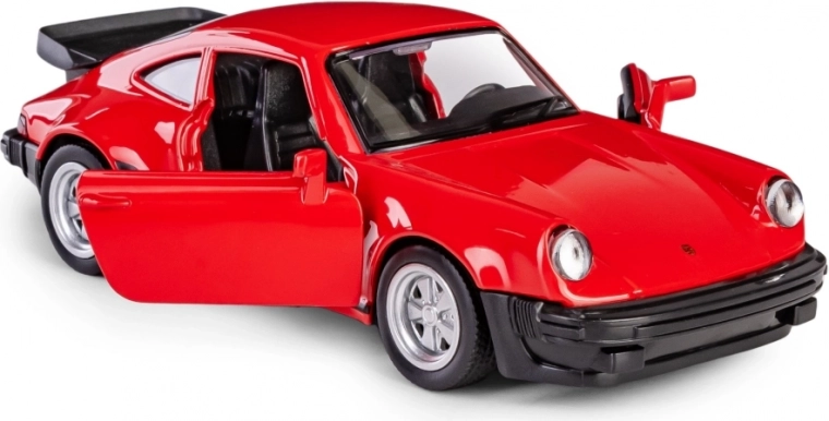 Portes ouvrantes et intérieur détaillé