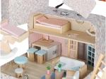 Maison de poupée dans une valisette avec accessoires et meubles en bois