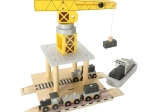 Port maritime en bois avec grue, bateau et train