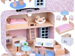 Maisonnette fleurie pour poupées dans une valisette avec mobilier en bois