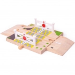 Passage à niveau en bois avec barrières pour circuits de voitures en bois