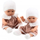 Poupée bébé en robe beige avec bonnet et col