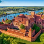 Puzzle 500 pièces - Vue sur le château de Malbork, Pologne