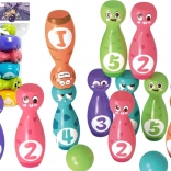 Ensemble de quilles avec visages joyeux