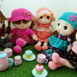Ensemble de 9 poupées en peluche dans des boîtes cadeaux