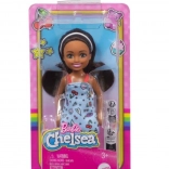 Poupée BARBIE Chelsea – petite robe bleue à imprimé multicolore