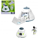 Station spatiale avec accessoires