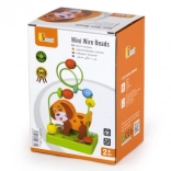 Labyrinthe en bois avec petit chien