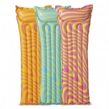 Matelas gonflable avec motif coloré