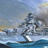 Maquette en plastique du cuirassé Tirpitz 1:800