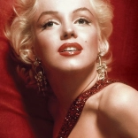 Puzzle MARILYN MONROE – Portrait rouge 1000 pièces
