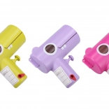 Pistolet à eau avec différentes variantes de couleur