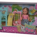 Poupée Evi sur l’aire de jeu pour chiots