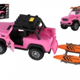 Voiture tout-terrain rose avec planches de surf et effets lumineux